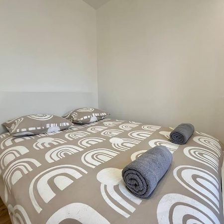 T2 Renove A 15 Min De Lyon Apartment Pierre-Bénite Exterior foto